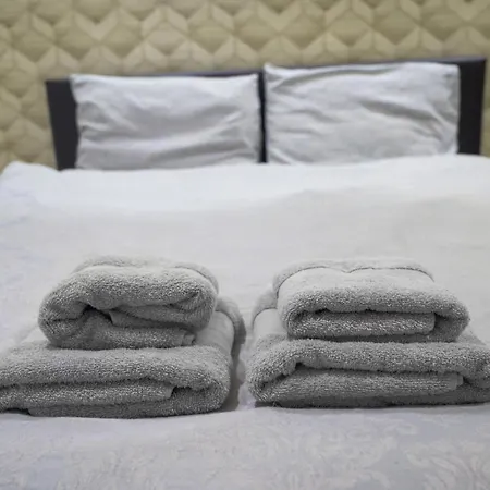 V2 Park Row Apartament