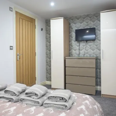 V2 Park Row Apartment *